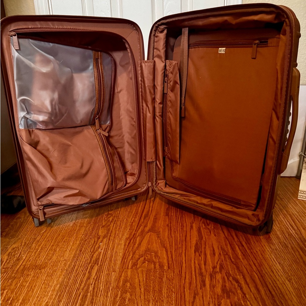 BÉIS Carry-On Roller Suitcase – Maple